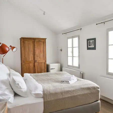 Cozy Quiet At Charles Bridge Apartment